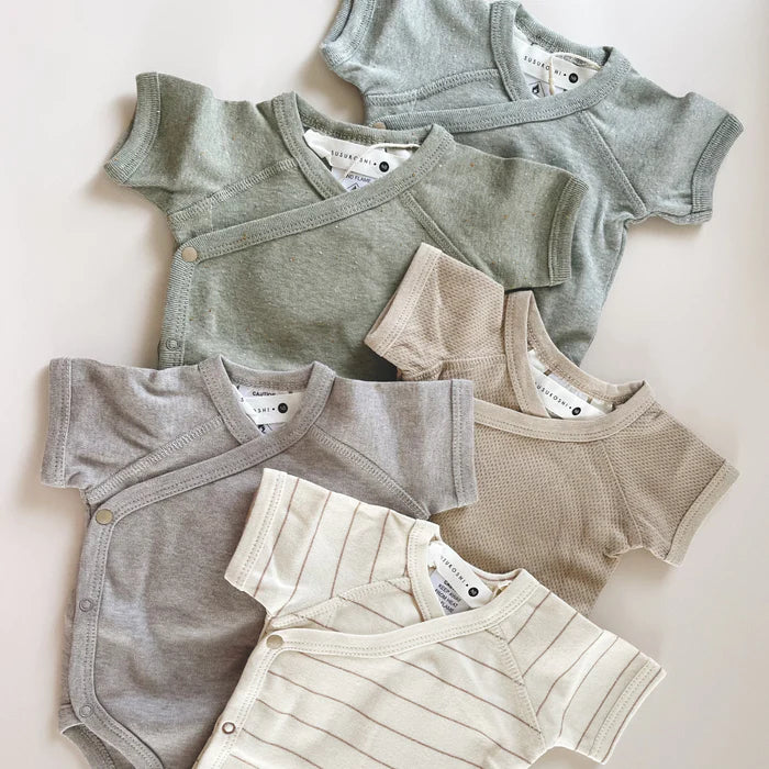 ORGANIC KIMONO BODYSUIT. S/S SAGE SPECKLED